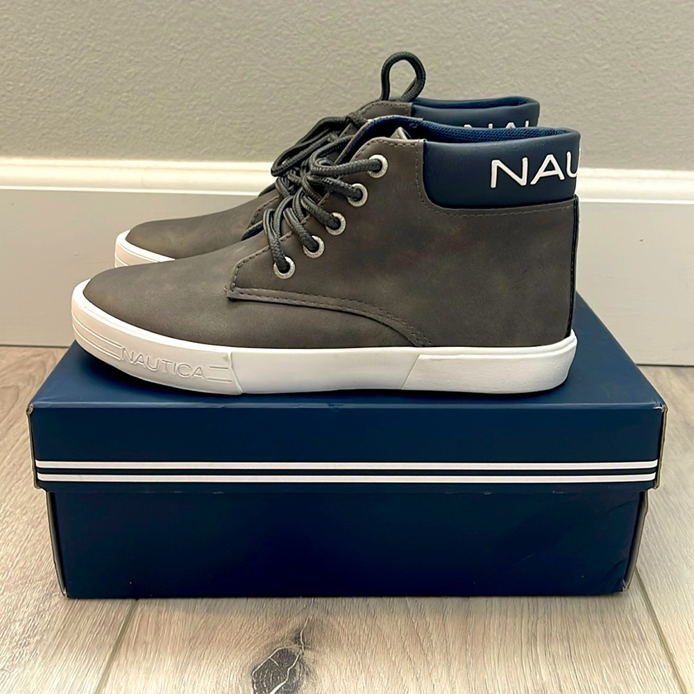Nautica Boys Breakwarf High Top Lace Up boots/dress shoes